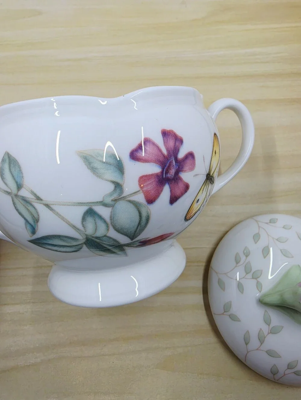 Lenox Butterfly Meadow Lidded Sugar Bowl & Creamer White Porcelain Scalloped